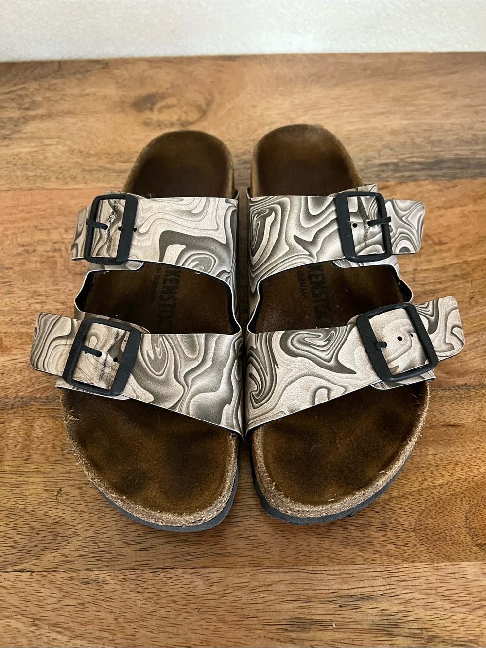 Birkenstock Arizona Birko-Flor Color: Marbletwirl Black/White Sandal Size 7 - Picture 6 of 16